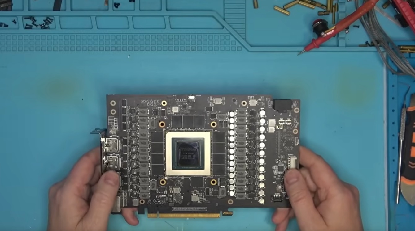 Отправленная в ремонт RTX 4090 оказалась сложной подделкой с лазерной гравировкой памяти и ядра