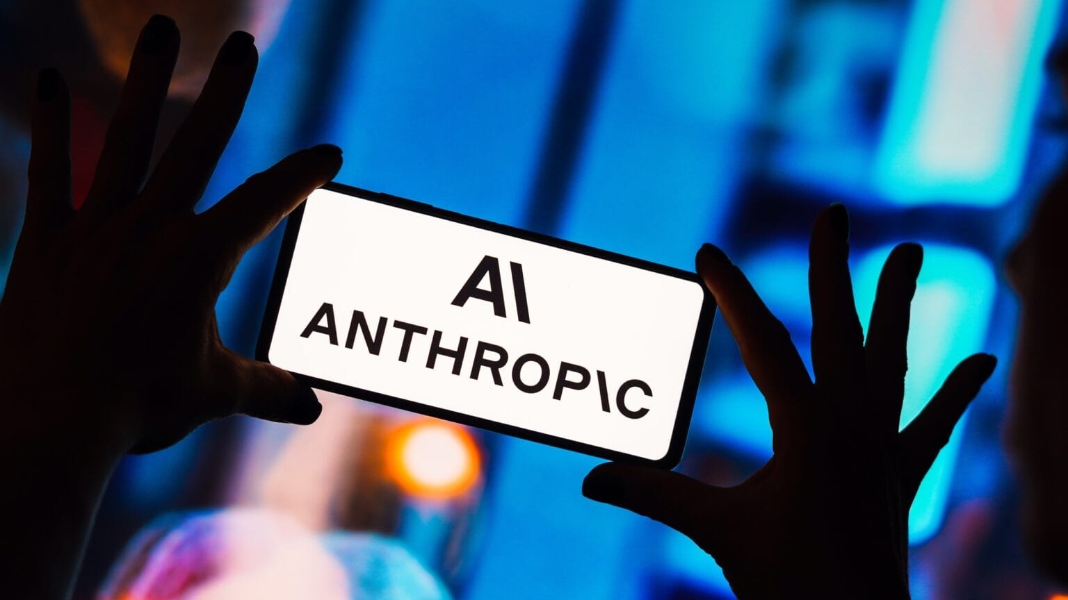 Впервые с основания Anthropic стоит больше OpenAI: $900 млрд против $852 млрд
