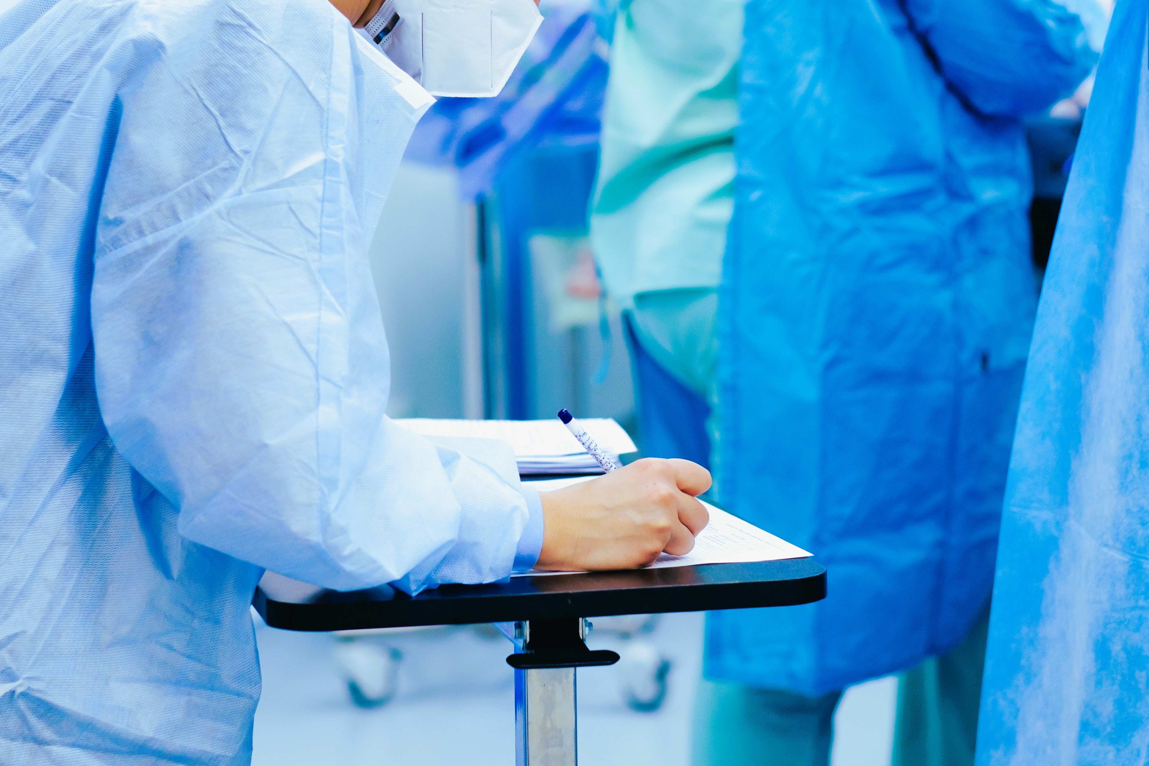 Исследования DILEMMA и RICON: как разные объемы операции влияют на пятилетнюю выживаемость при раке кишечника