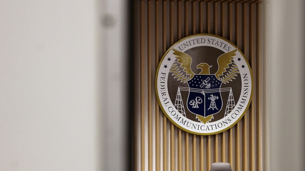 FCC отменила целевой метрика скорости в 1 Гбит/с, поскольку он несправедлив к более медленным технологиям