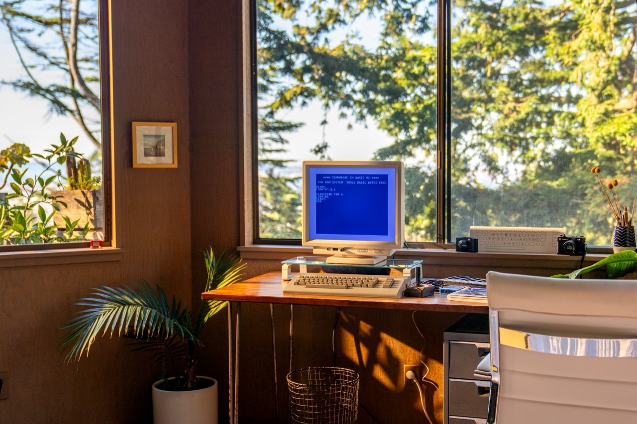 Commodore представила настольный компьютер Commodore C64C Ultimate