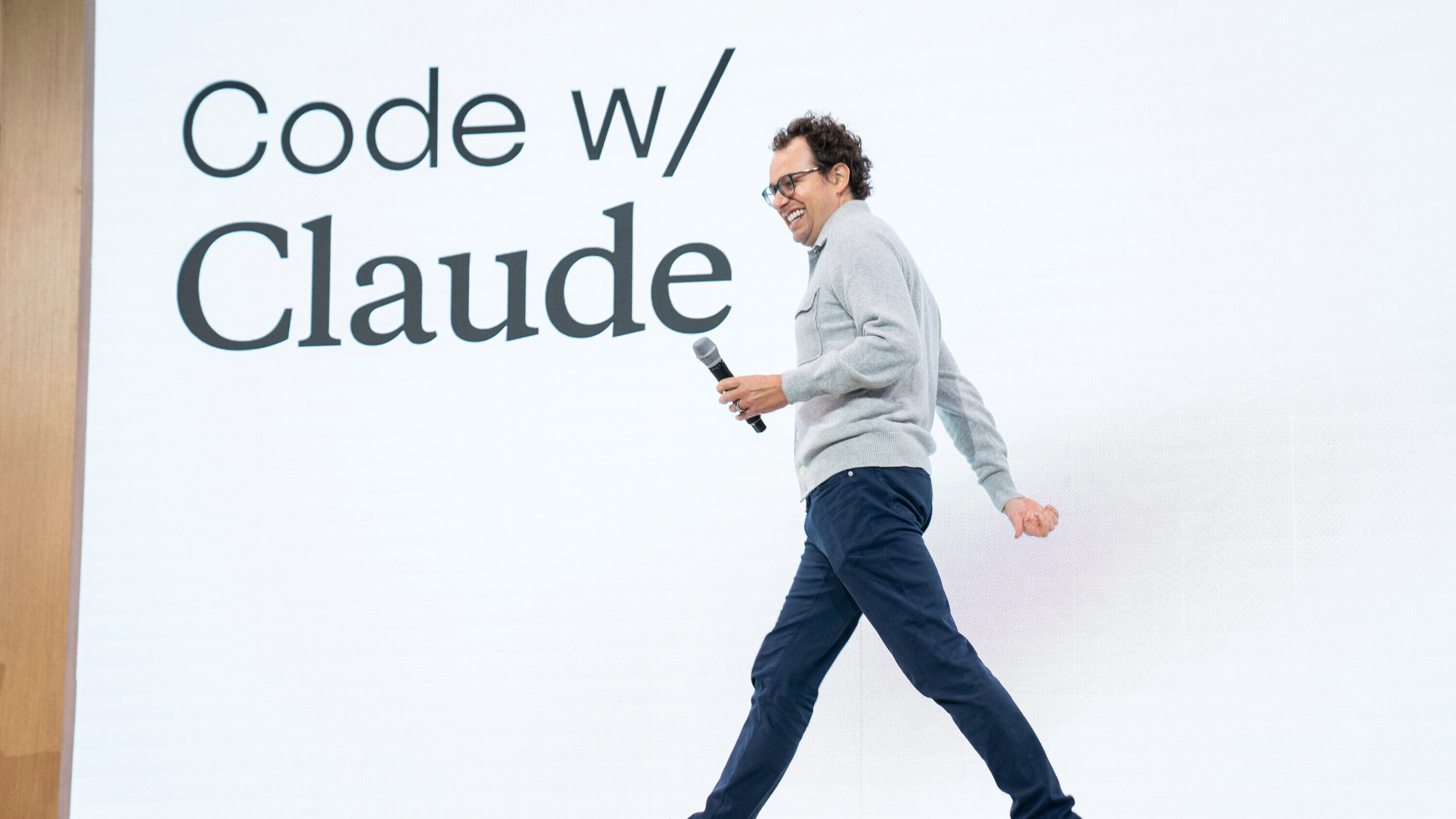 Эксперты выяснили: Claude разрешает опасные действия после 50 запросов