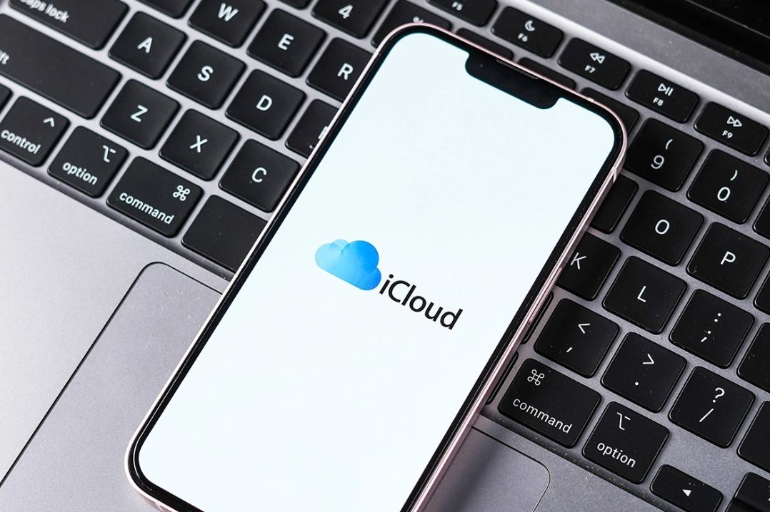Apple планировала доставлять пользователям iPhone уже с полной копией всех данных из iCloud