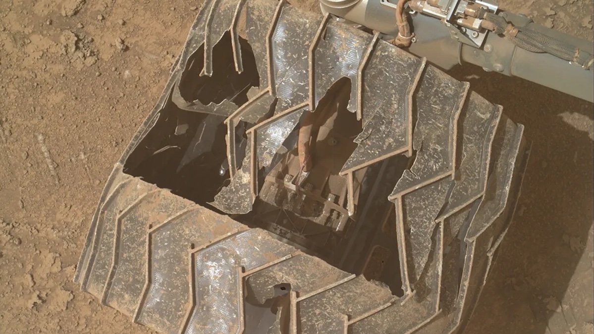 НАСА: марсоход «Кьюриосити» значительно повредил одно из колёс