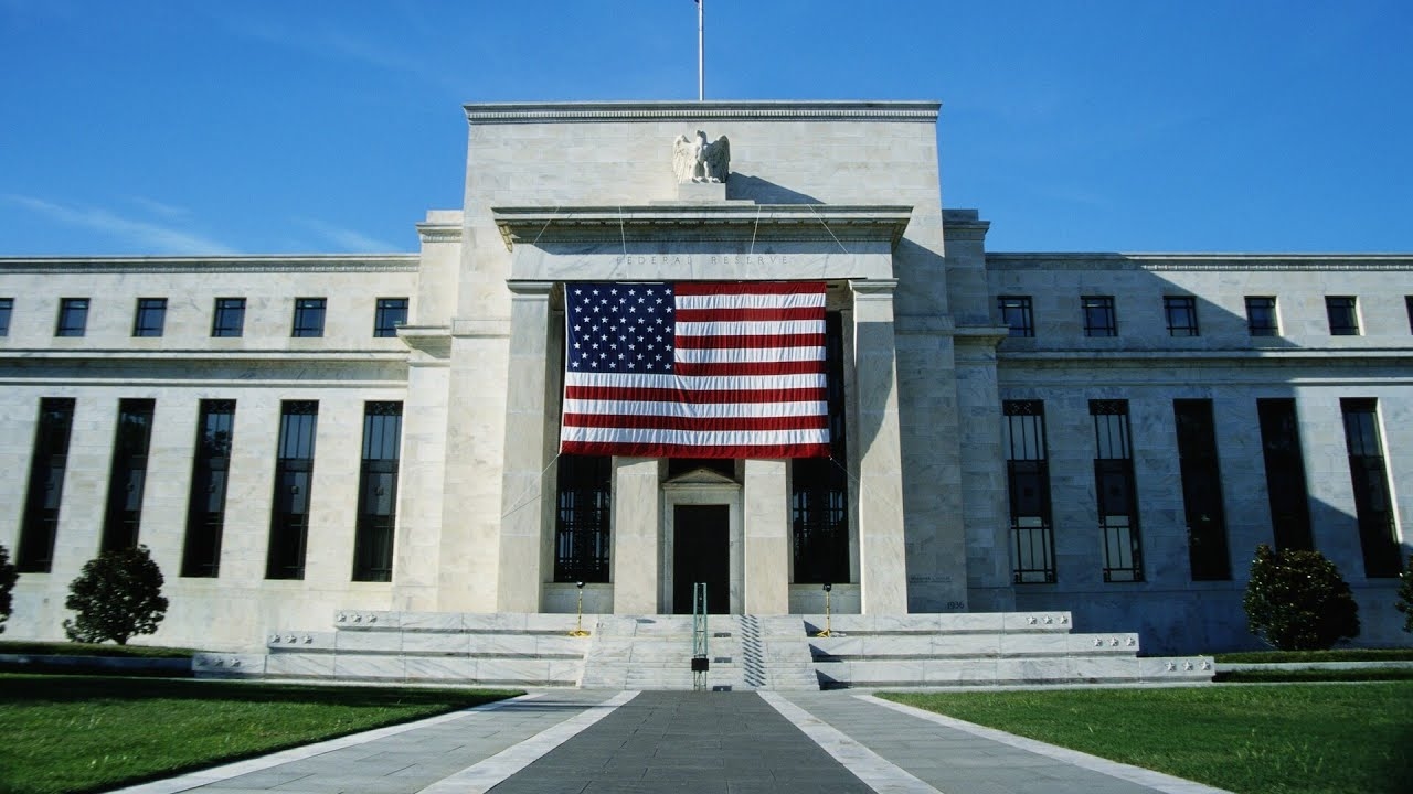 ФРС США: рабочие места из-за ИИ уже исчезают, а у центробанка нет инструментов