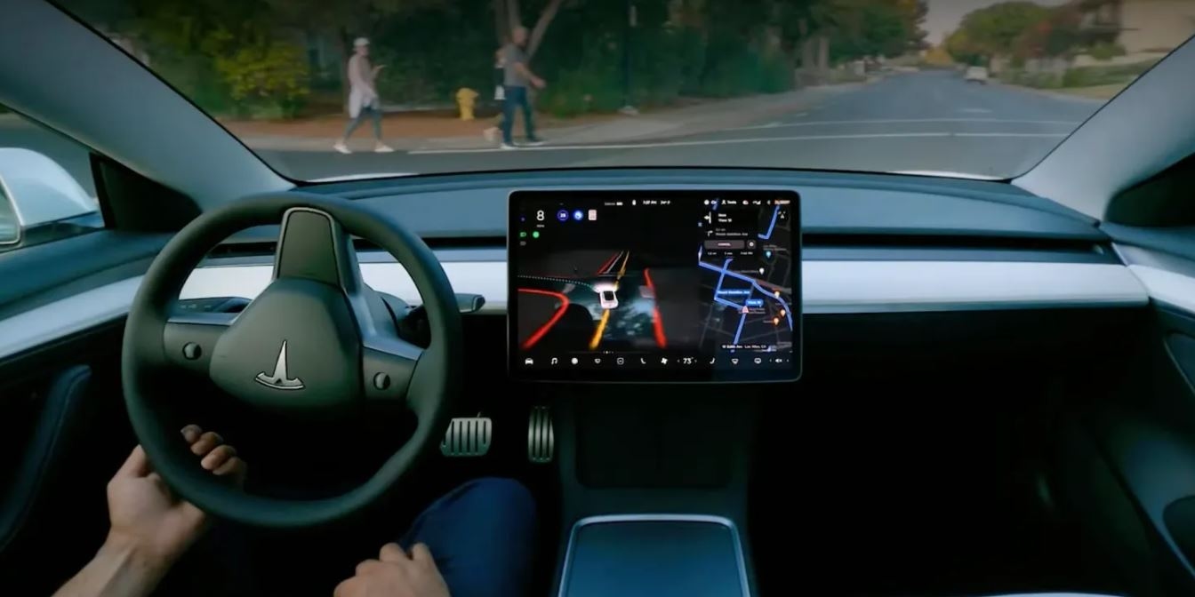 Tesla перенесла некоторые функции базового автопилота в платную версию FSD