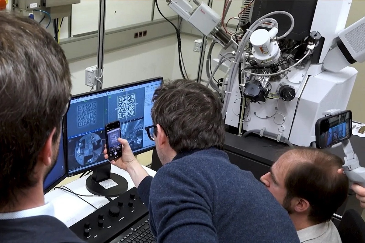 Самый небольшой в мире QR-код размером меньше бактерии может хранить информация столетиями