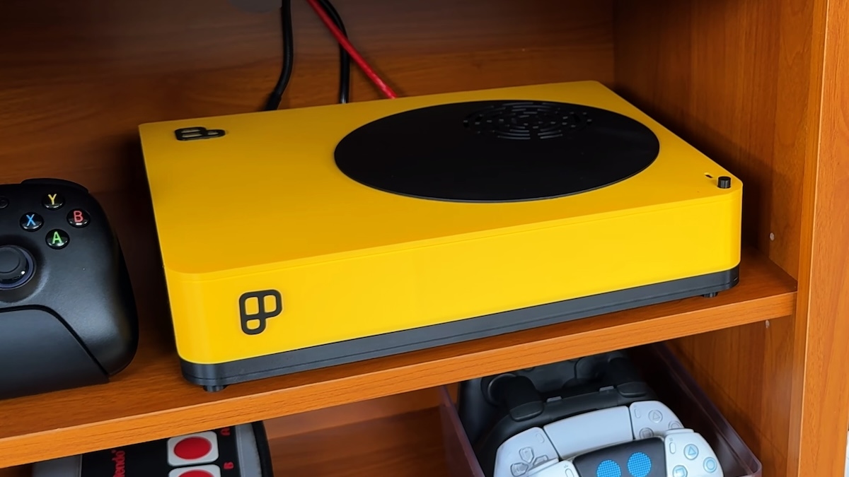 Команда проекта EmuDeck выпустила компактный ПК Playnix