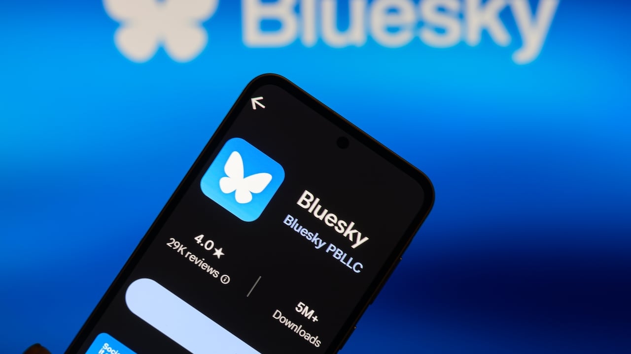 Соцсеть Bluesky запустила ИИ-бота — и он стал ненавистнее Белого дома