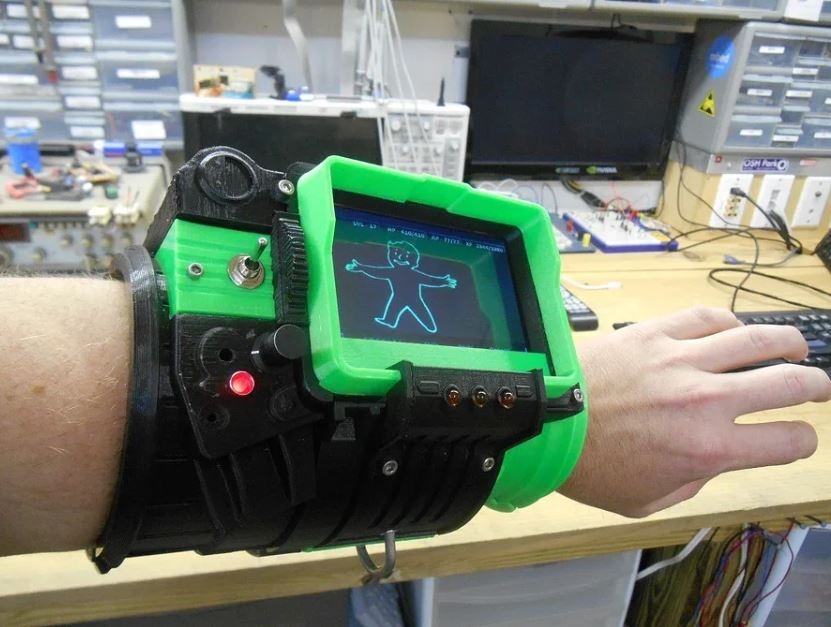 Энтузиаст Fallout собрал рабочий Pip‑Boy