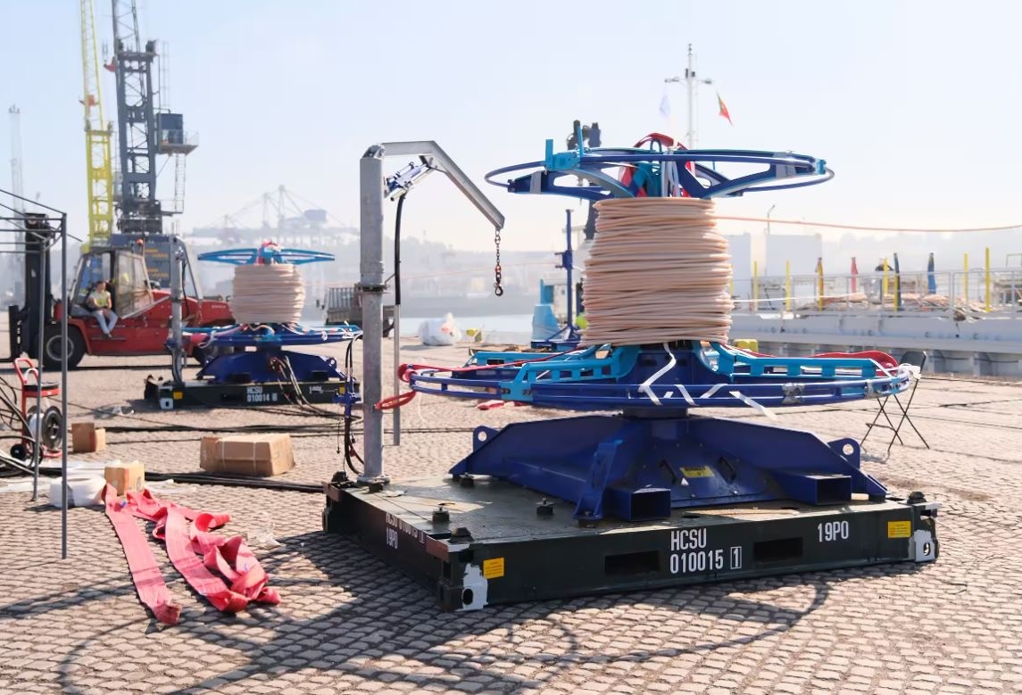 ПНачальный в истории оптоволоконный кабель стали извлекать со дна океана для переработки