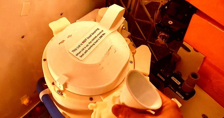 Что именно сломалось в туалете «Ориона»