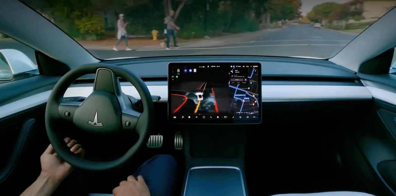 Систему Tesla FSD научили брать на себя ручное управление автомобилем для предотвращения аварии