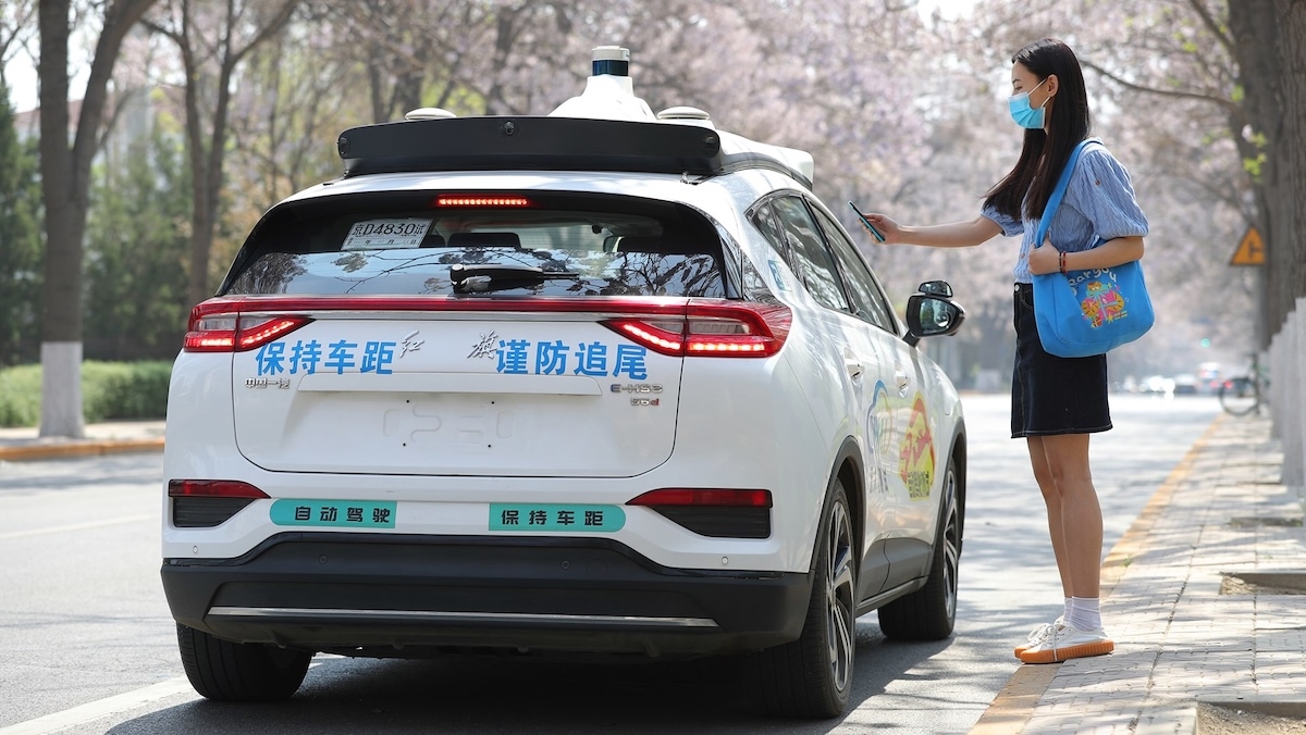 В Китае временно приостановили выдачу лицензий для роботакси после инцидента с автопарком Baidu