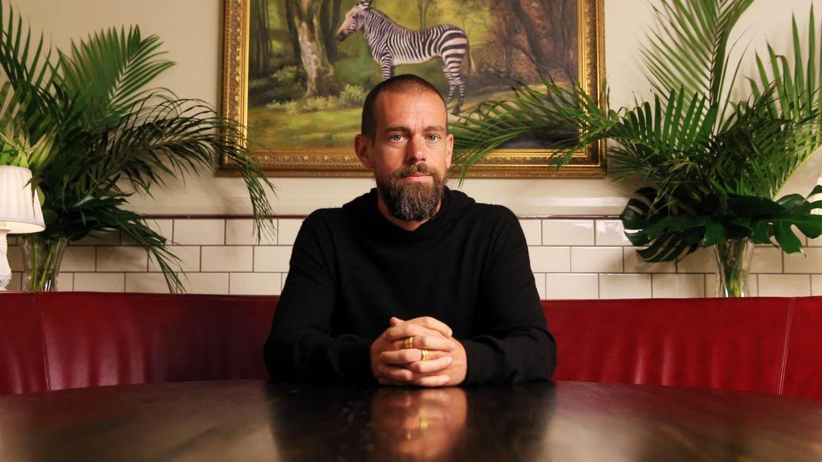 Дорси почти вдвое уменьшил штат Block