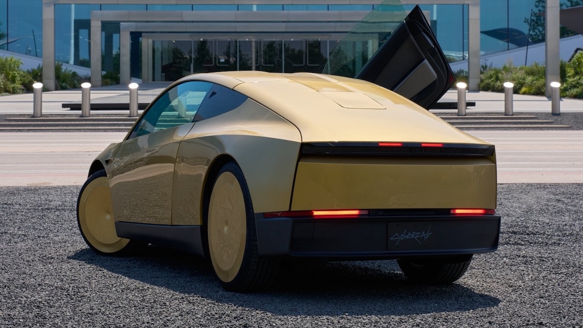 Tesla выпустила роботакси Cybercab с антенной Starlink