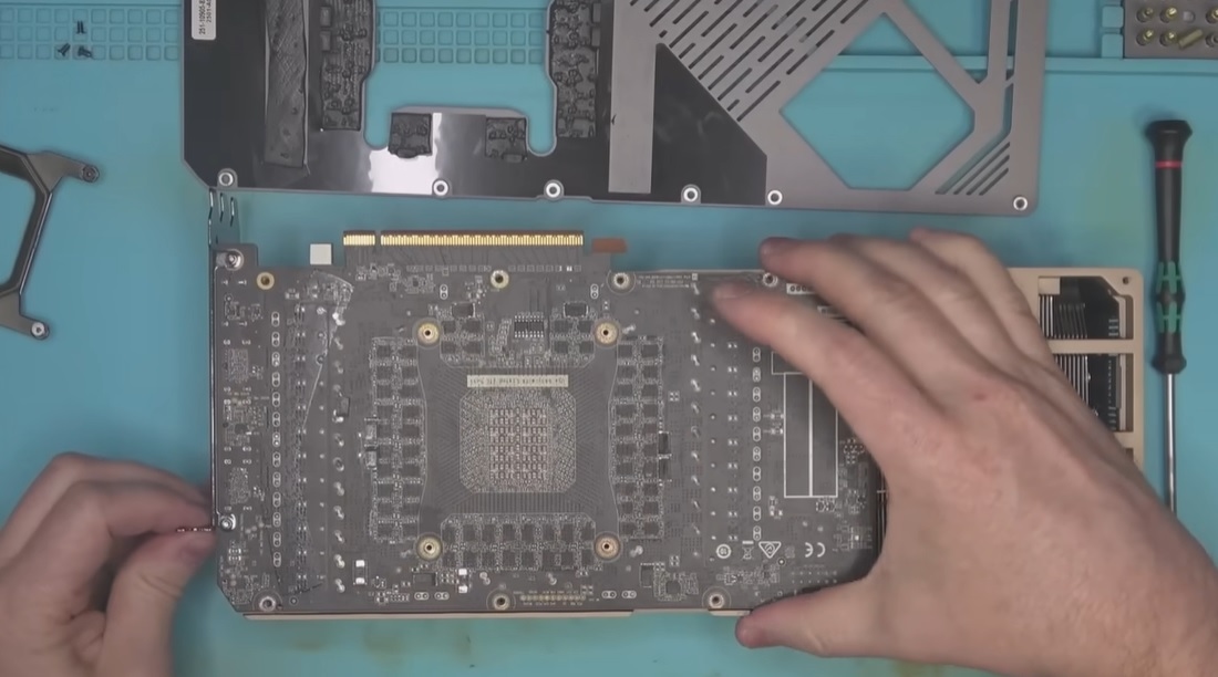 Покупка GeForce RTX 5090 на вторичном рынке становится небезопасной: мошенники вынимают из карт ключевые компоненты