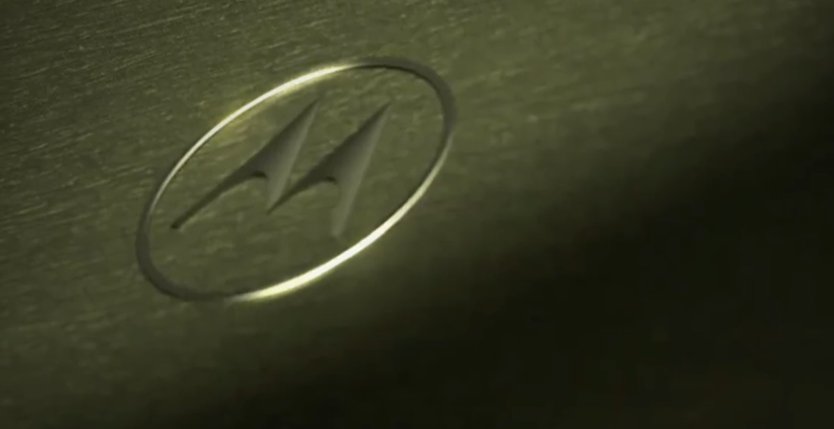 Motorola представила флагманский телефон Signature 27
