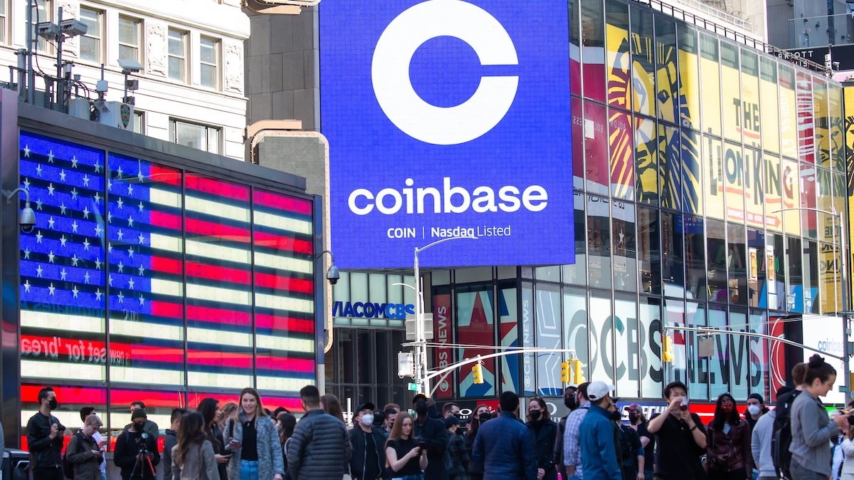 В связи с нестабильности рынка и внедрения ИИ Coinbase уволит 14% штата — около 700 человек