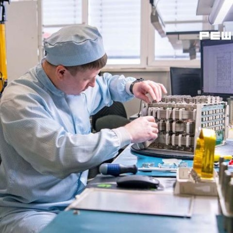 Организация «Решетнёв» освоила производство гибких печатных кабелей для спутников