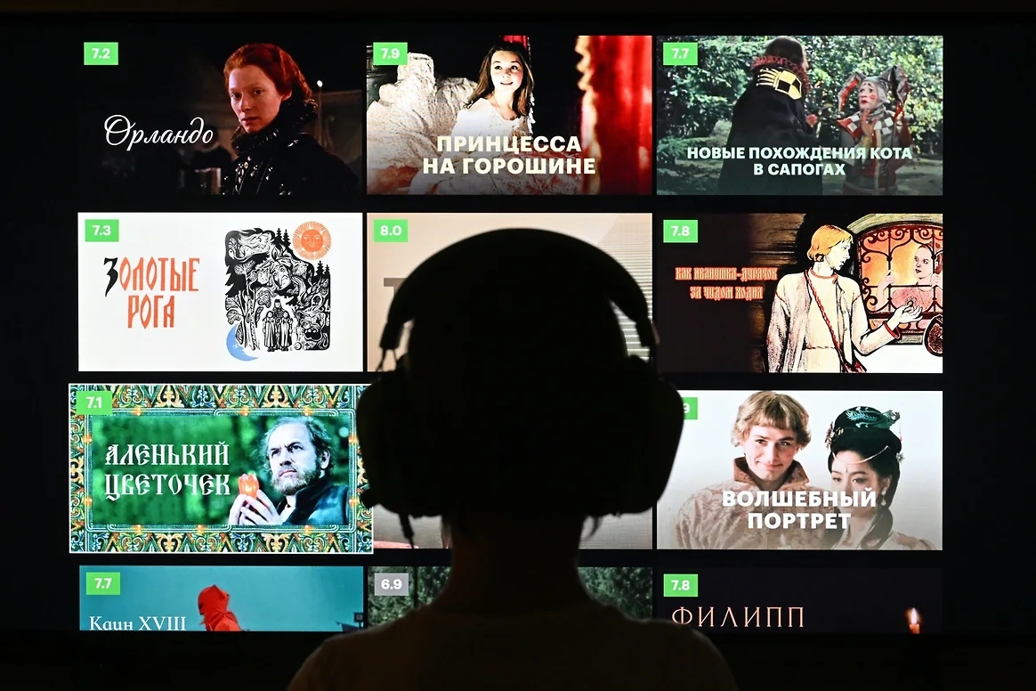 Зрителей российских онлайн-кинотеатров стартовали предупреждать о вырезанных из фильмов сценах