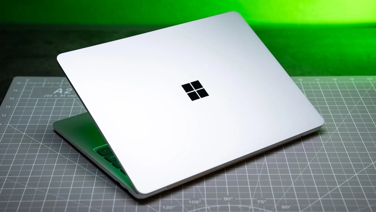 Портативный компьютер Surface Laptop со Snapdragon X Plus, 256 ГБ SSD и 8 ГБ LPDDR5X зависает при выполнении базовых задач