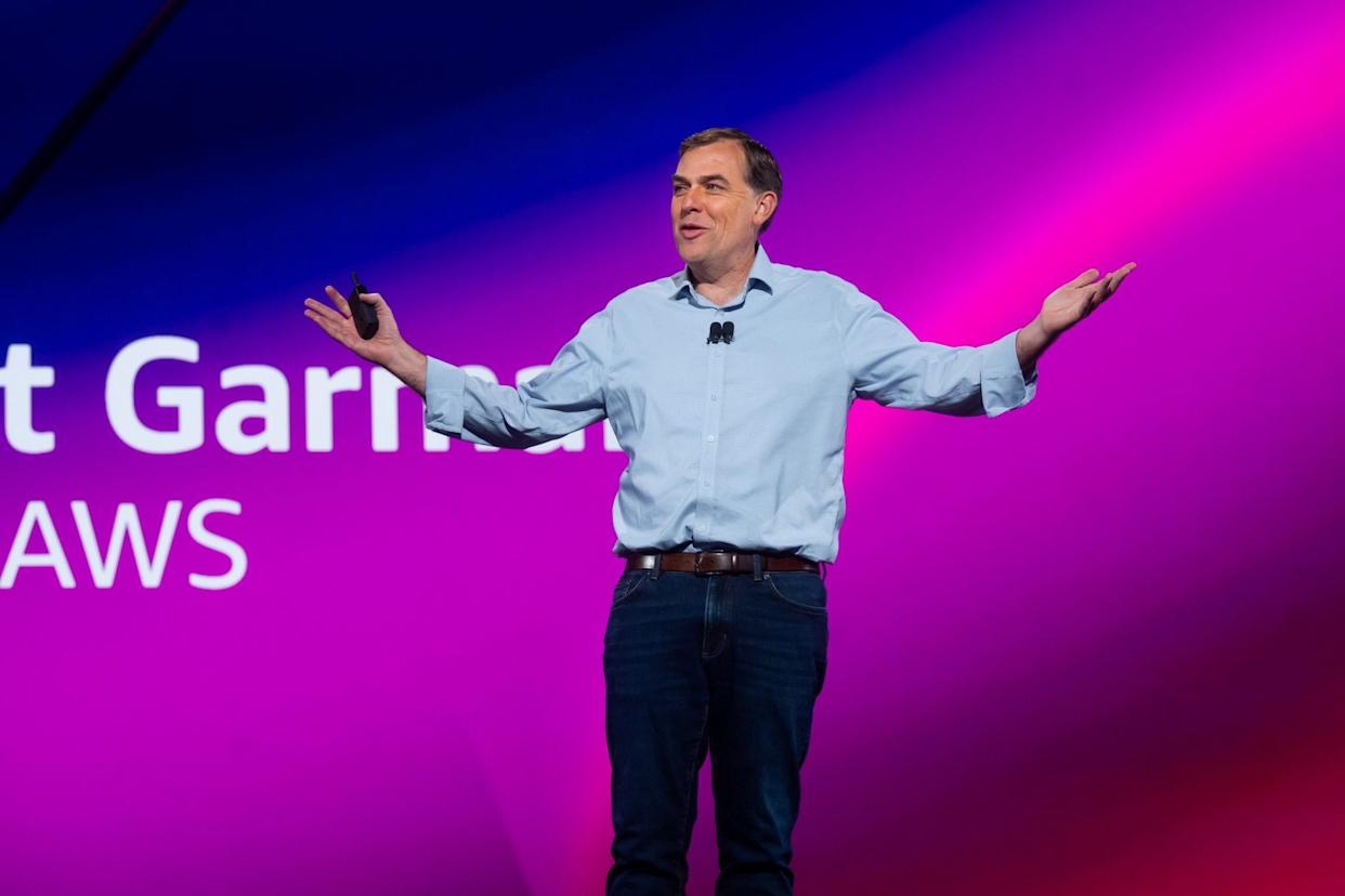 «Замена джунов на ИИ — тупая идея»: CEO AWS берет 11 000 интернов