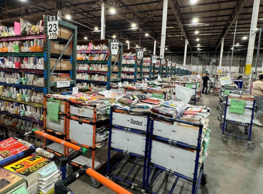 У японских книжных магазинов резко выросло количество заказов