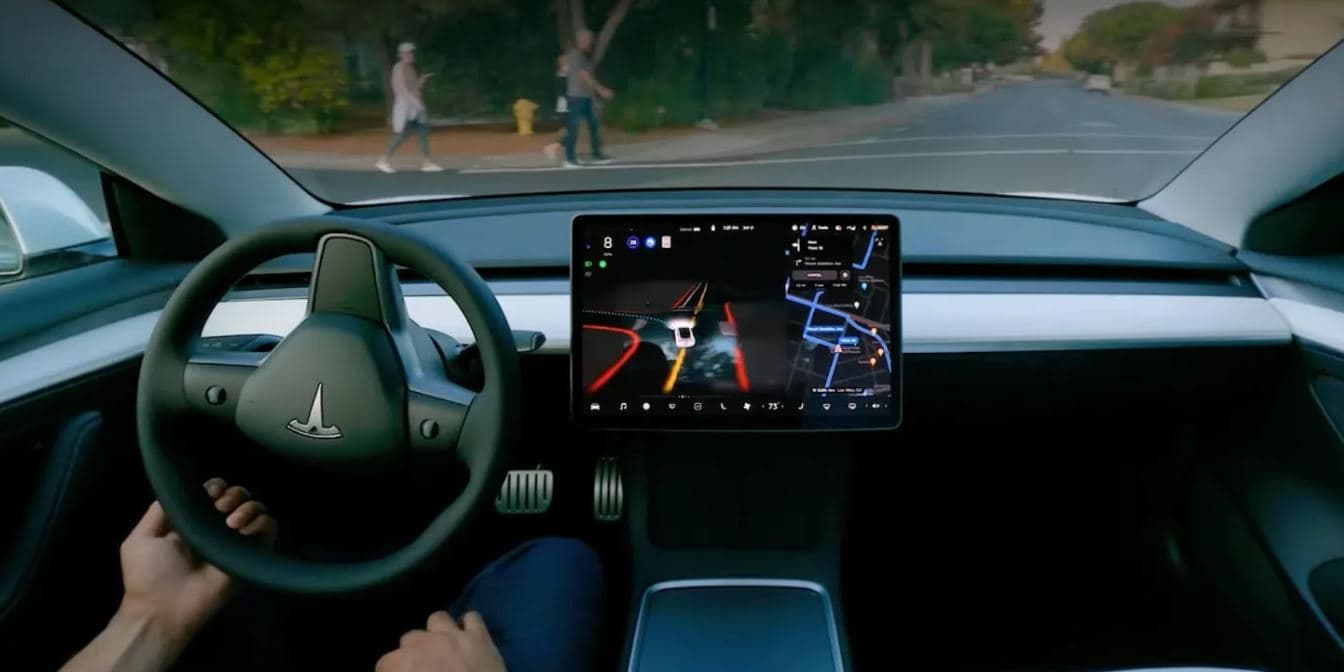 Tesla перенесла некоторые функции базового автопилота в платную версию FSD