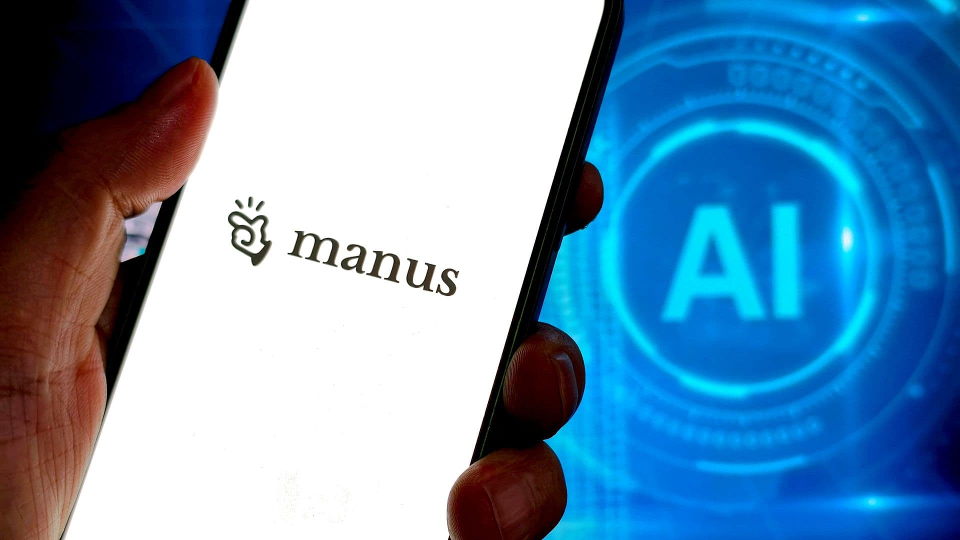 $2 млрд, допрос и бан: основатели Manus застряли в Китае