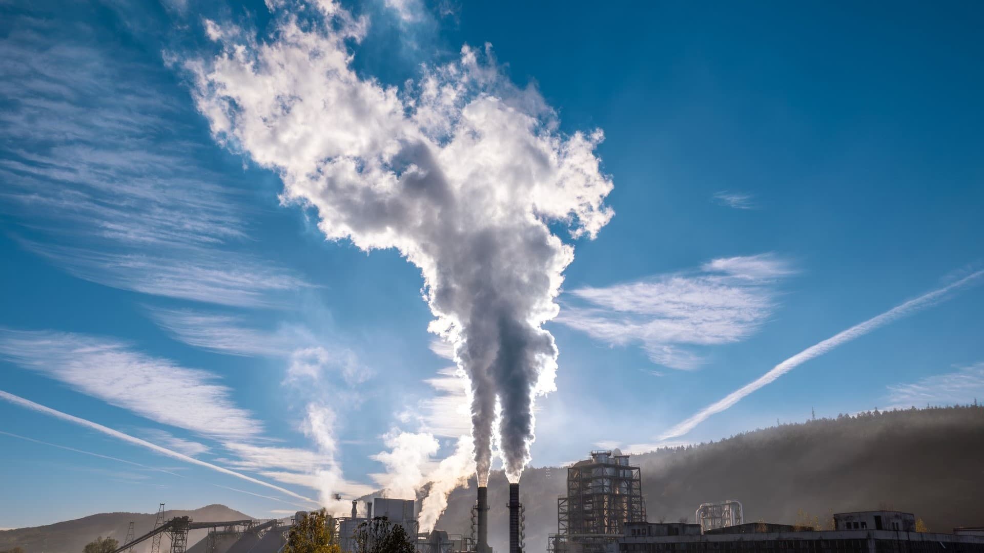 Учёные нашли метод преобразовывать выбросы CO2 заводов непосредственно в топливо