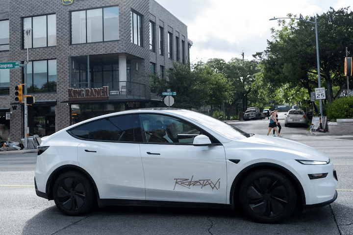 Расследование Reuters: работники, обучавшие FSD Tesla, не доверяют ни системе, ни её статистике безопасности