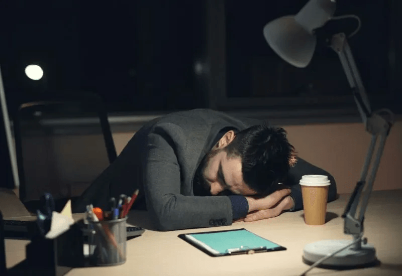 ИИ должен был облегчить работу людей — но на деле только расширил нагрузку