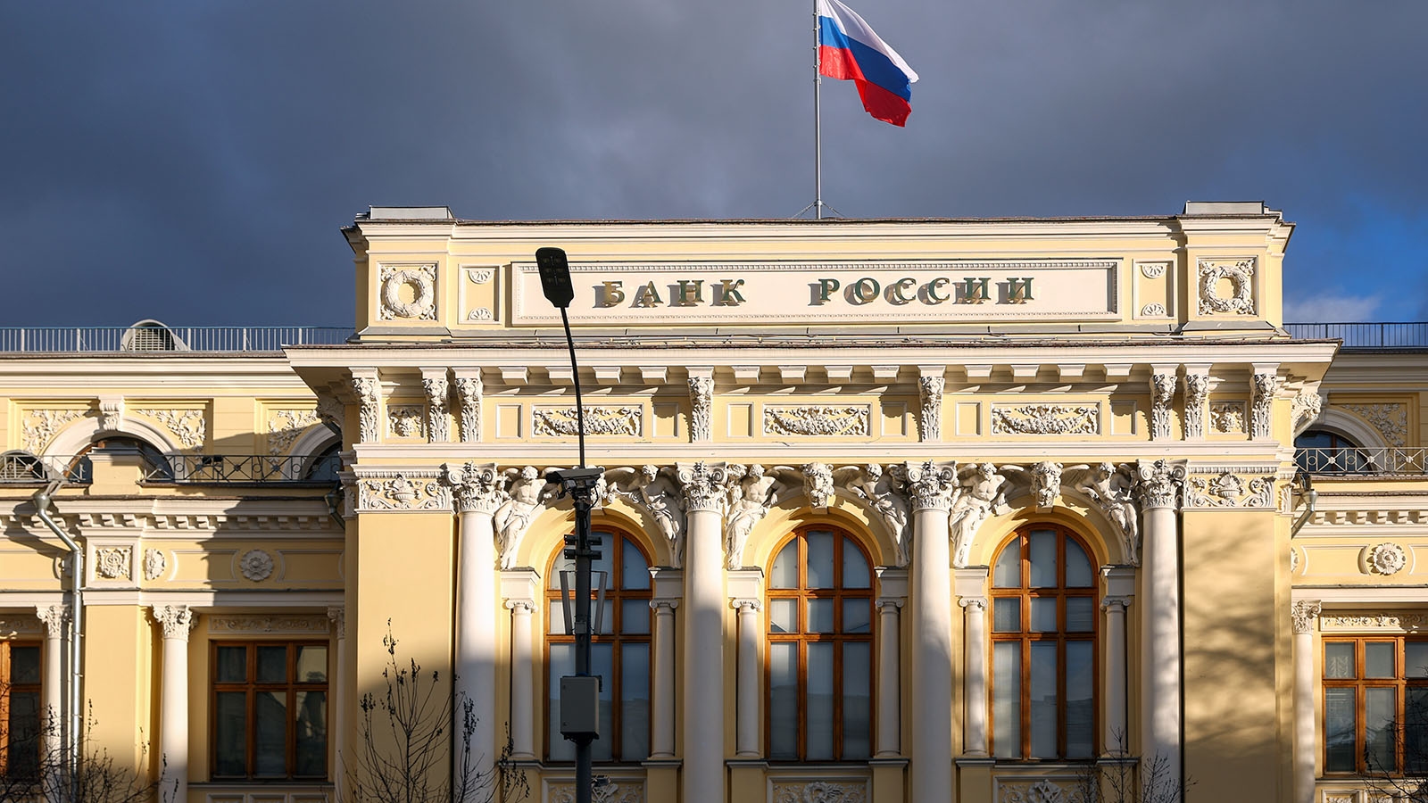 ЦБ разрешил обращение на российских биржах Bitcoin, Ethereum и Tether USDT
