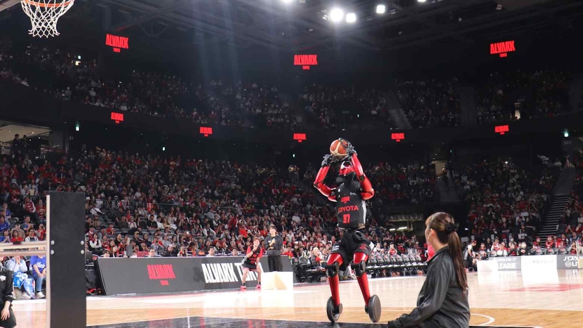 Toyota представила новое поколение робота-баскетболиста CUE7