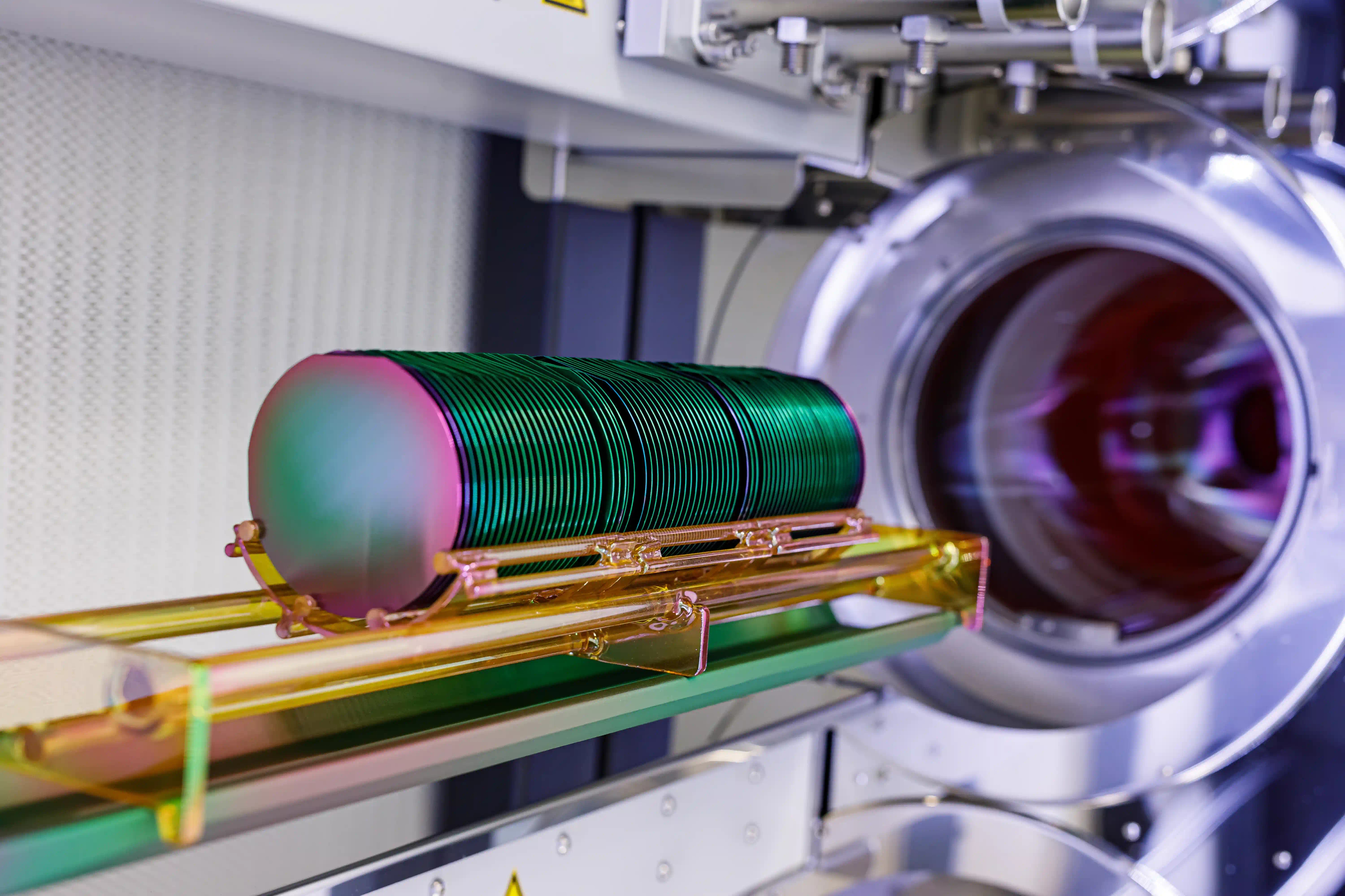 МГТУ им. Баумана открыл бесплатный доступ к производству фотонных чипов на основе нитрида кремния