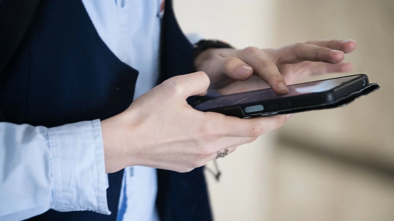 «Вымпелком» раскритиковал запрет авторизационных SMS для детских сим‑карт