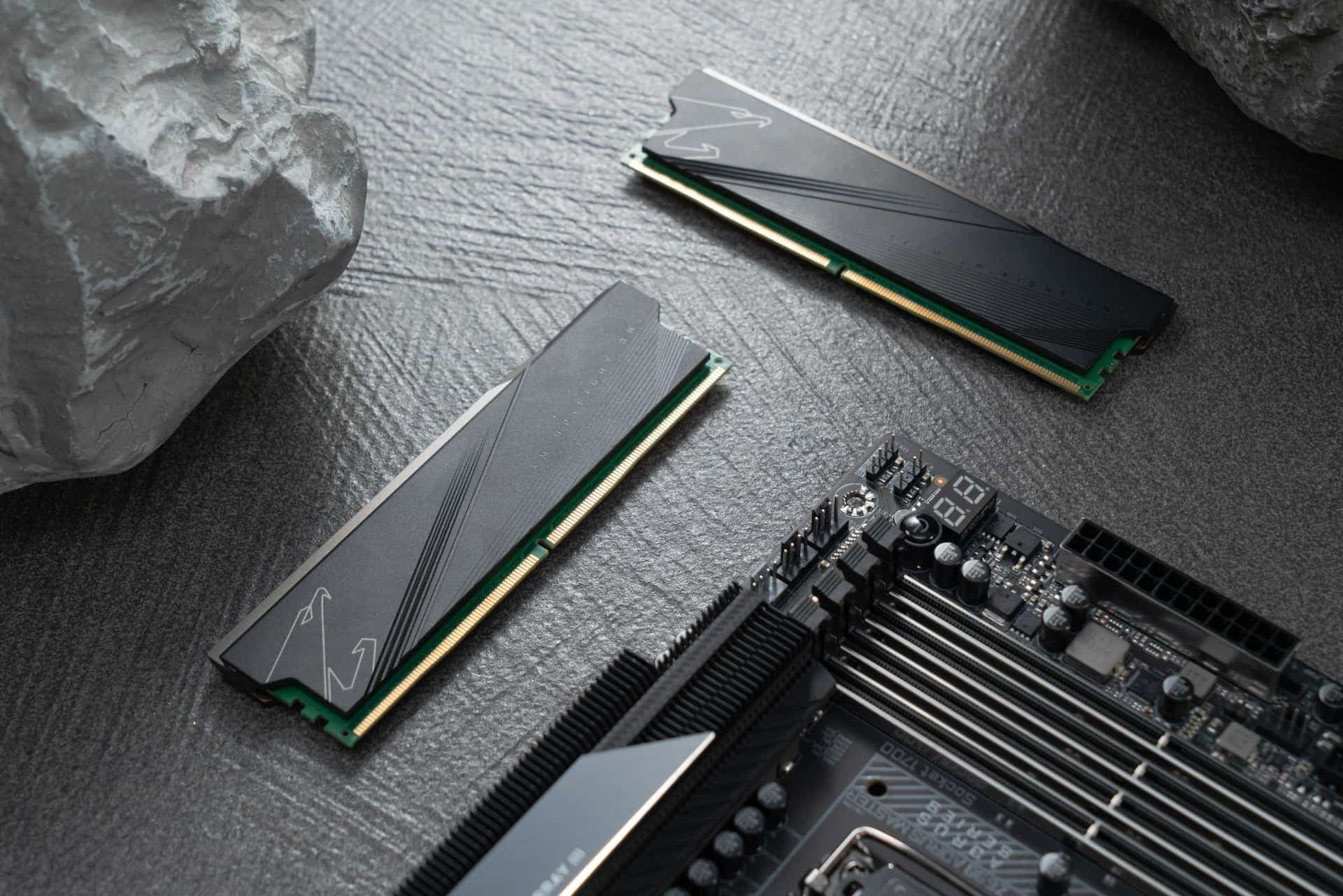 DDR5 подешевела на $100: OpenAI начала сворачивать ИИ-стройку