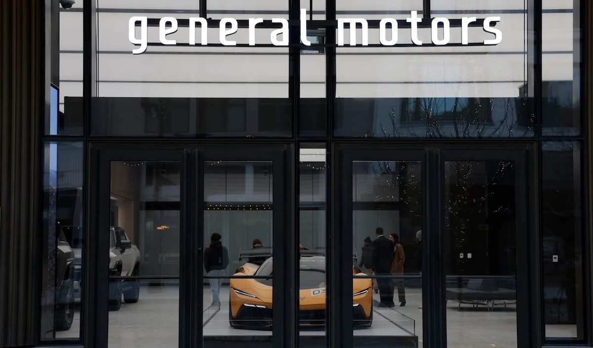 GM уволила сотни IT-специалистов, чтобы нанять сотрудников с более глубокими знаниями в области ИИ