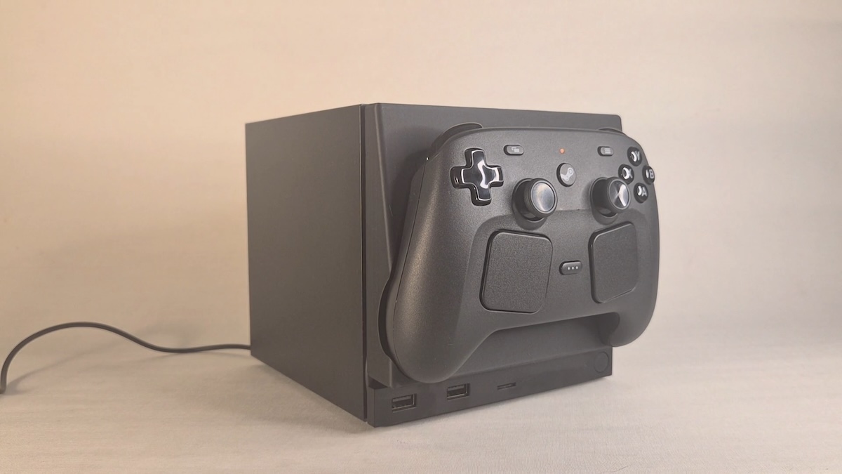 Энтузиаст сделал переднюю панель для Steam Machine с зарядкой геймпада Steam Controller
