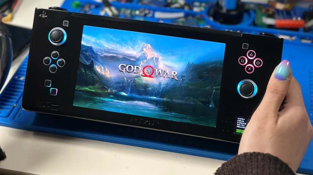 Энтузиаст разработал портативную консоль на основе PlayStation 4 Slim