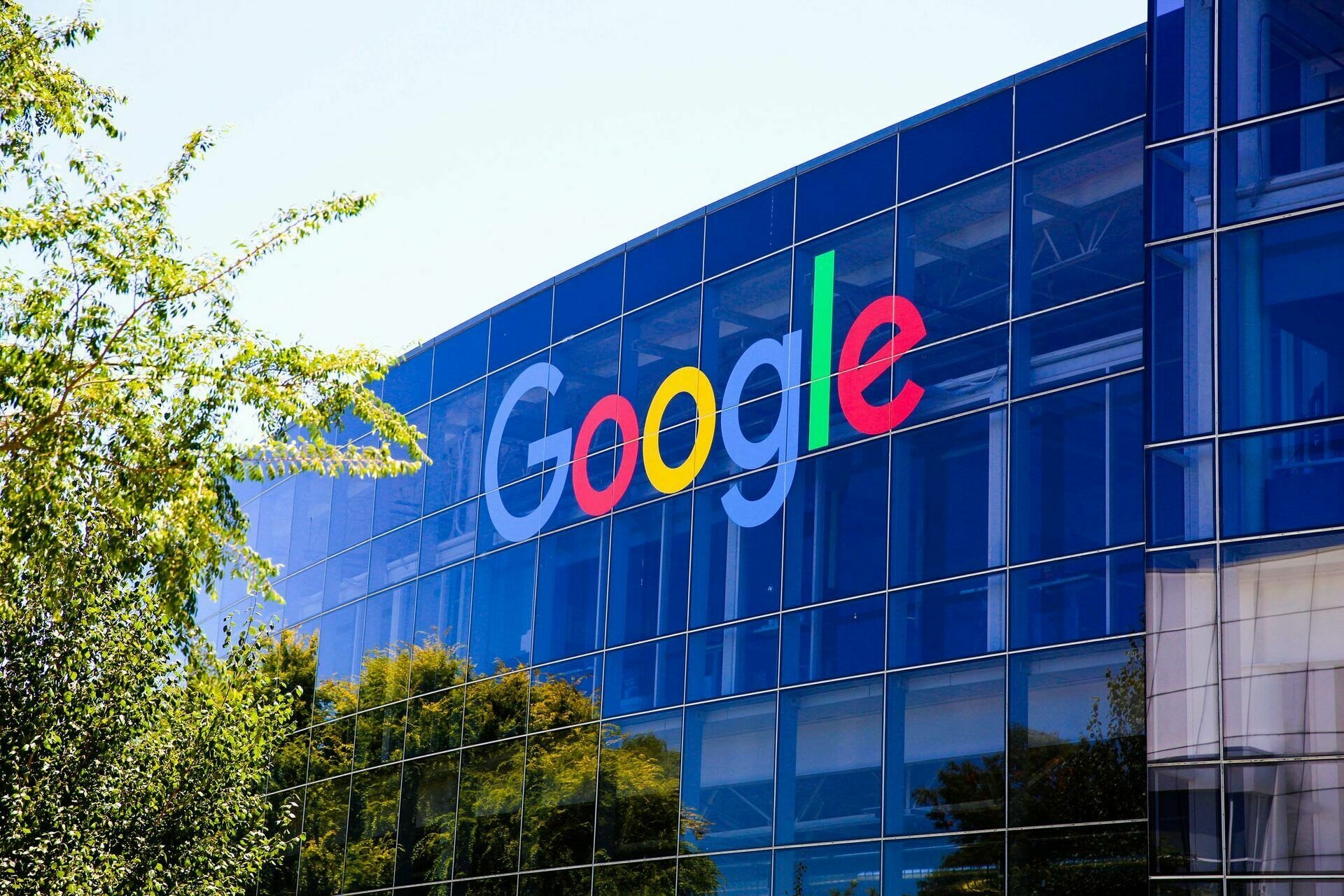 Вице-президент Google предложил пари: ИИ не уничтожит рабочие места
