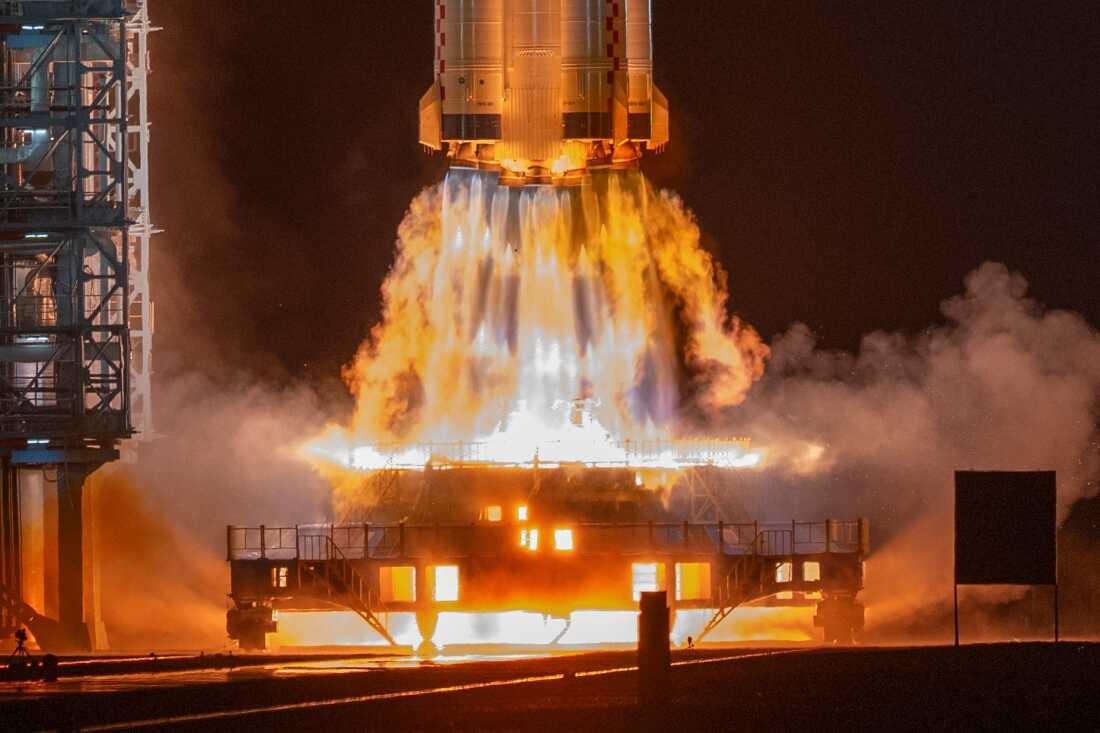 В рамках миссии «Шэньчжоу-23» на космическую станцию «Тяньгун» прибыли трое новых членов экипажа