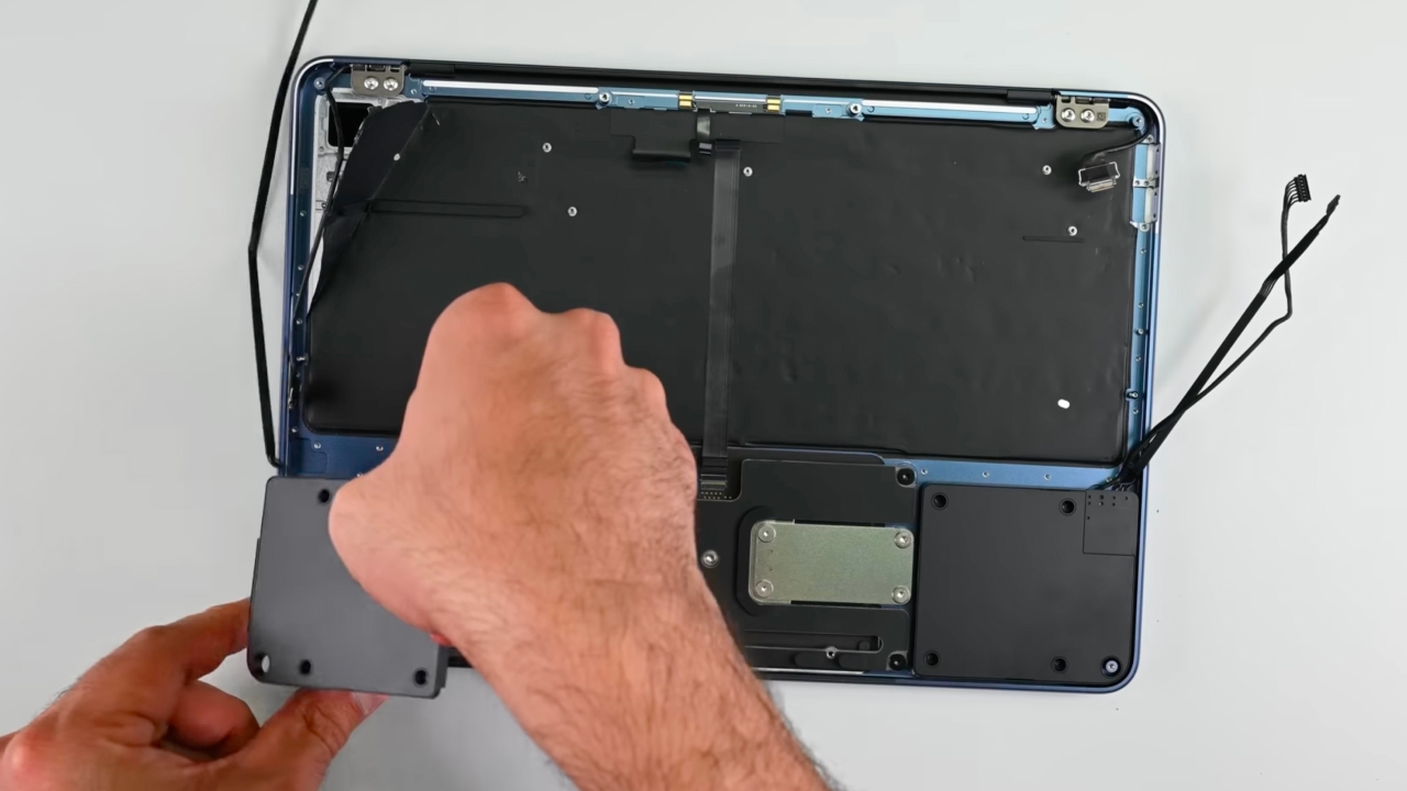 Apple получила худшие оценки ремонтопригодности смартфонов и ноутбуков