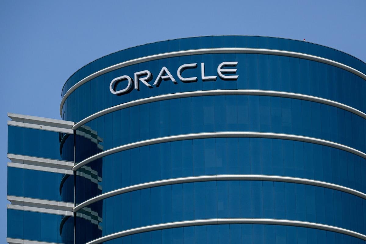Все ради ИИ: Oracle уволила 30 000 человек одним email